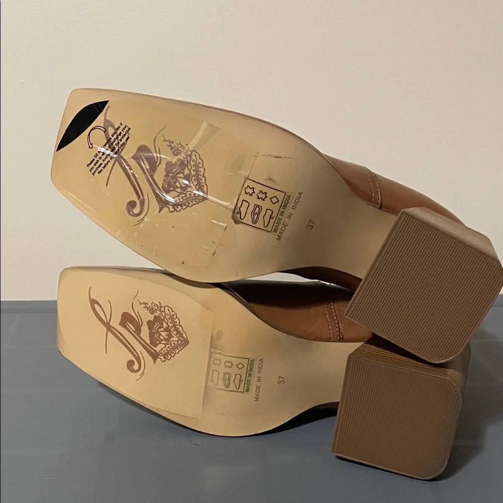 Nwt’sFree People Brady Buckle Cutout Block Heel Leather Boot in Cognac Size 37 - Picture 6 of 10
